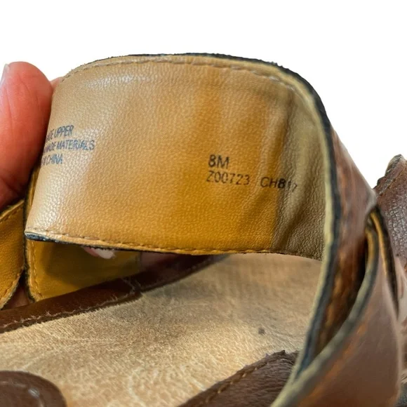 Woman's BOC Reagan Low Heel Thong Sandal Brown Leather with Black Sole Size 8 - Picture 7 of 13